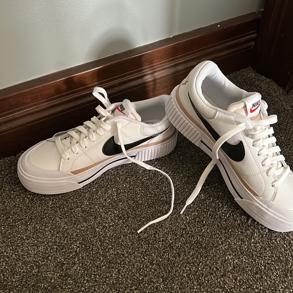 NIKE WOMENS COURT LEGACY LIFT SNEAKER - WHITE